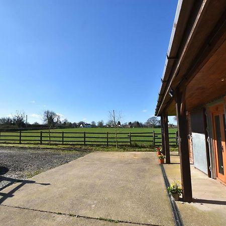 Oak Tree Stables Cottage Birmingham Exterior photo