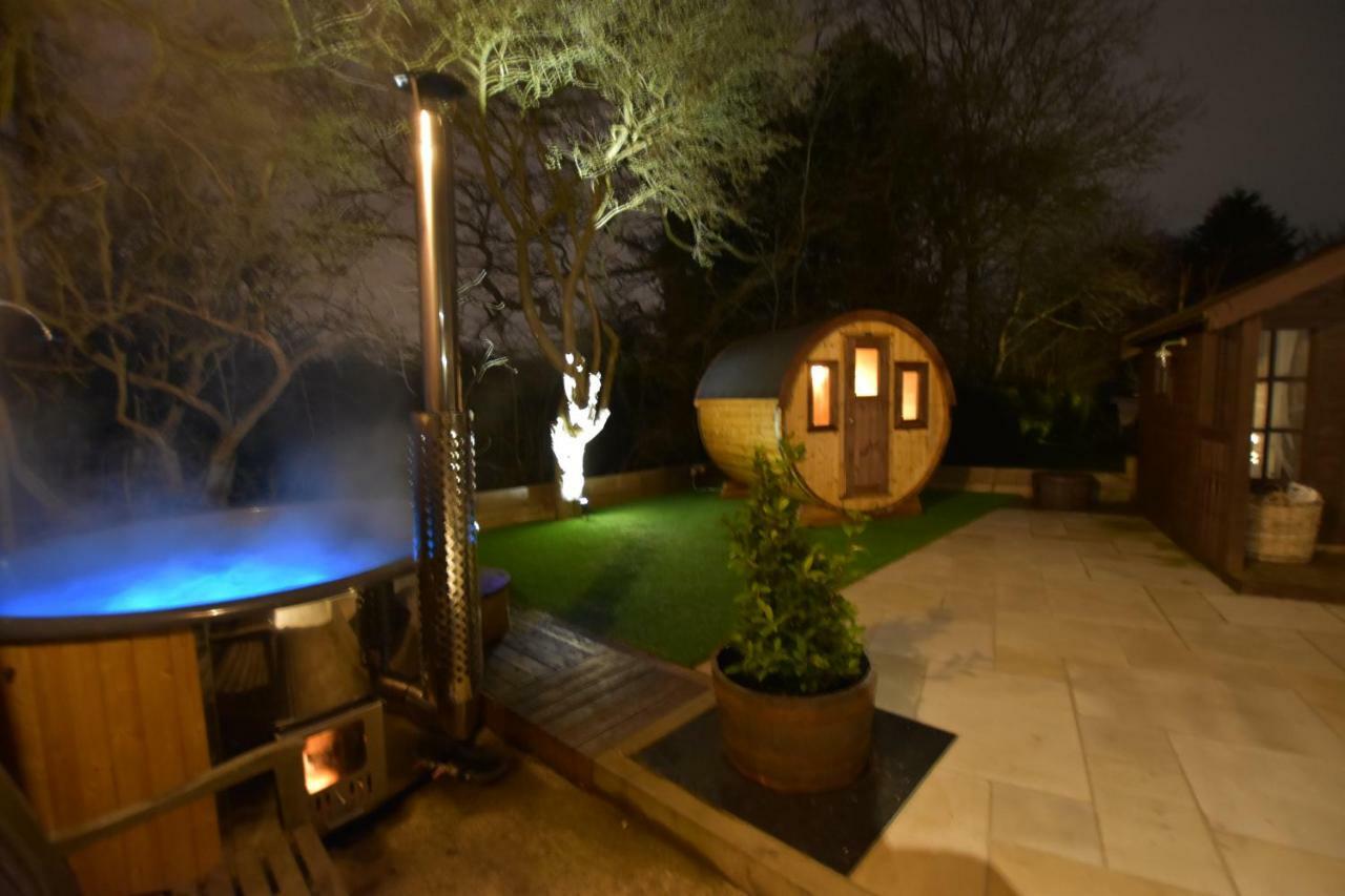 Oak Tree Stables Cottage Birmingham Exterior photo