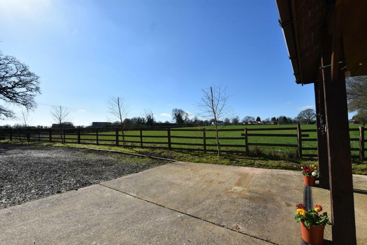 Oak Tree Stables Cottage Birmingham Exterior photo