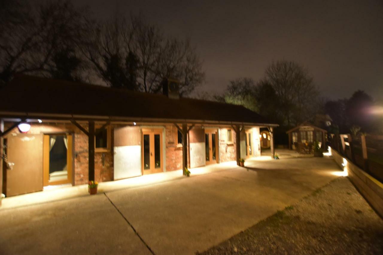 Oak Tree Stables Cottage Birmingham Exterior photo